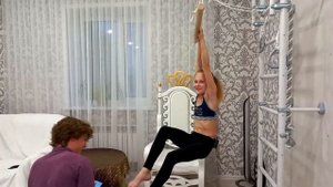 Что?! Сколько ОНА смогла Продержаться?!?/ Щекотка челлендж в гимнастических позах/Катомишка челленд
