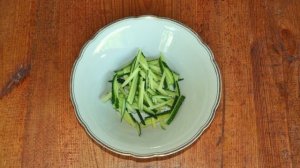 Фунчоза с огурцом и морковью