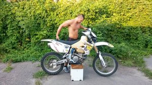 How to raise a motorcycle/Как легко поднять мотоцикл на подставку