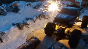 RC cars fire track / Краулер на радиоуправлении с солютом