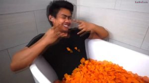 ВАННА ИЗ ЧИПСОВ !!! ВАННА ЧЕЛЛЕНДЖ !!!  ( Guava Juice - на русском )