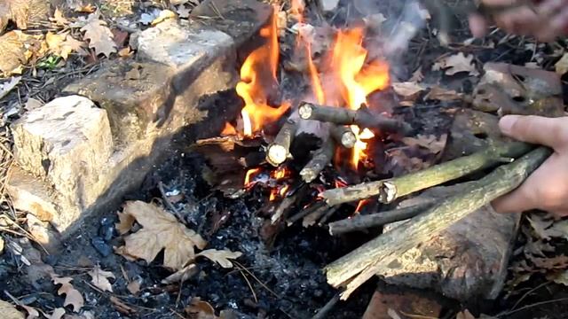 Разжигаем костёр без спичек смотреть онлайн