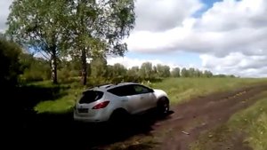 Мурано проходит через грязь