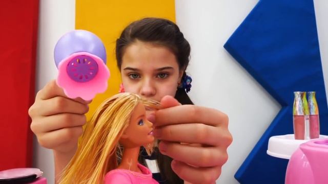 Сборник видео про куклы. Барби, Штеффи и Кен в Салоне Красоты. Игрушки для девочек и игры в одевалк смотреть онлайн