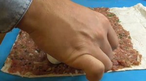 Рулет из лаваша с куриным фаршем и сыром в духовке