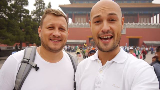 Рабочие моменты. Китай. Пекин. Лысый и толстый. Петренко Мясников. "ПОЛЕТЕЛИ!" смотреть онлайн