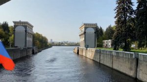 Москва | речной круиз по Москве-реке | экскурсия по шлюзу номер 9 Канала имени Москвы.