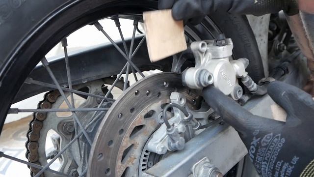 How to REPLACE rear BRAKE pads - TRANSALP XL 650 / 700 V - AFRICA TWIN XRV 750