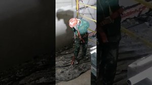прикол вот как надевают монтажный пояс???не умеющие