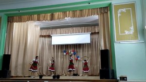 Народно-стилизованный танец " Пошла млада за водой"