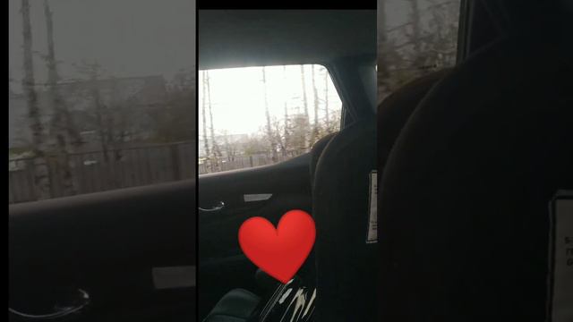 песня которая сдесь звучит называется August и это песня переведена на русский (в этом видео)