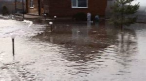 В селе Медовка под Воронежем потопом смыло «Хаммер»