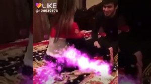 Парень бьет свою девушку