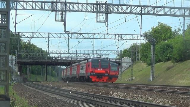 Электропоезда ЭД4М-0390 и ЭД4М-0368 смотреть онлайн