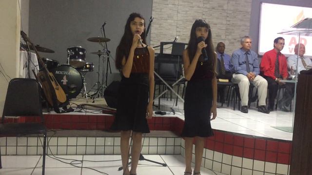 Vivian e Victoria louvando a Deus Aniversário 15 anos Assembleia de Deus ministério vida 23-02-19 смотреть онлайн