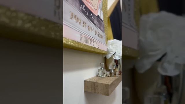 Unique Bee Boutique смотреть онлайн