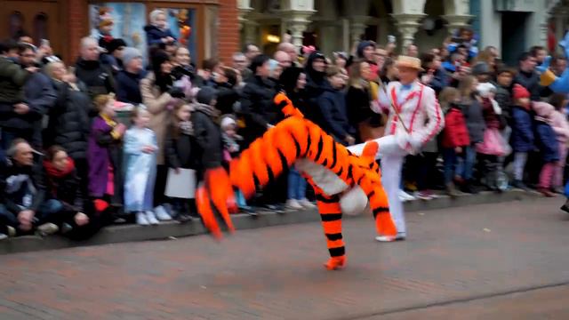 ANDIAMO A DISNEYLAND PARIS 🏰 Famiglia GBR VLOG смотреть онлайн