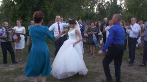 Марийский танец отца и сына на свадьбе