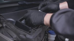 Jak wymienić filtr kabinowy? – Peugeot 2008 – The Mechanics by FILTRON