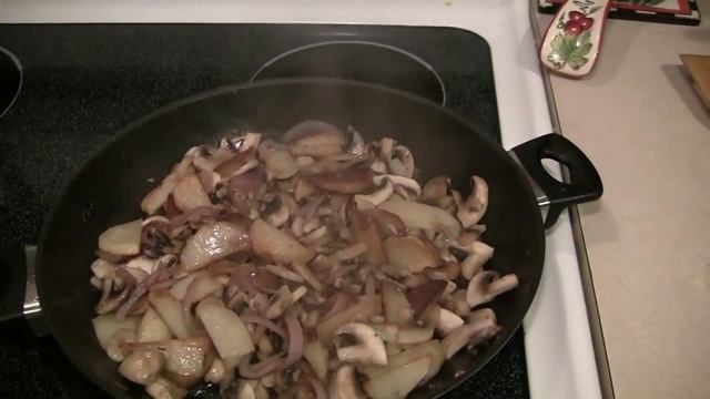 Овощное рагу с грибами и квашенной капустой