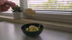 Простейшая и очень вкусная закуска на праздничный стол, помидоры с сыром и чесноком.