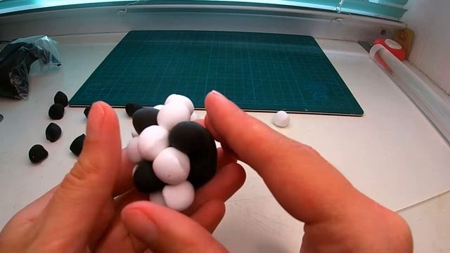 Как слепить футбольный мяч из легкого пластилина