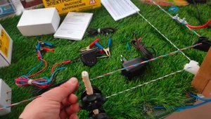 Комплектующие Электропастуха.Примеры на макете