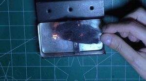 Зажигаем металлическую губку батарейкой