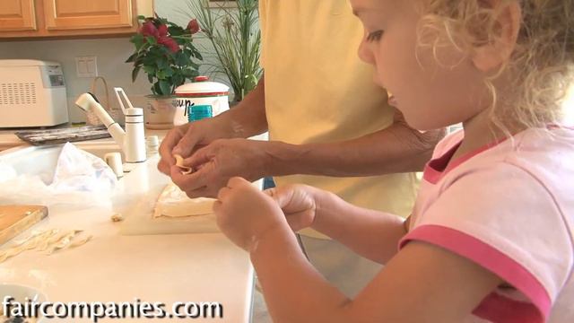 Homemade pasta: orecchiette, rotini and machine-cut noodles смотреть онлайн