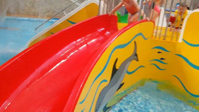 Космик в аквапарке "АКВАМАРИН", РАЗВЛЕЧЕНИЯ ЮНОГО БЛОГЕРА смотреть онлайн