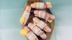 СОСИСКИ С СЫРОМ и БЕКОНОМ В ДУХОВКЕ. Супер закуска! Просто Вкусно