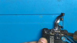 Iphone X  Face ID Поднимите/опустите.