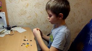Собираю маленького робота из лего