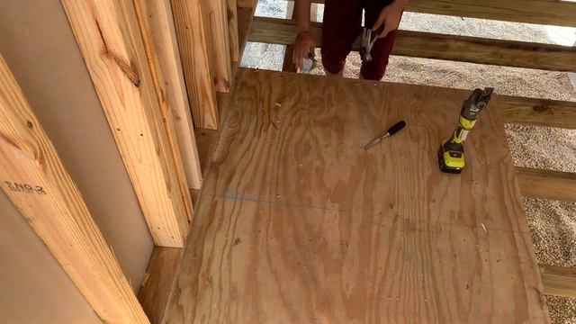 Building The Loft’s Floor | Racing Pigeon Loft смотреть онлайн