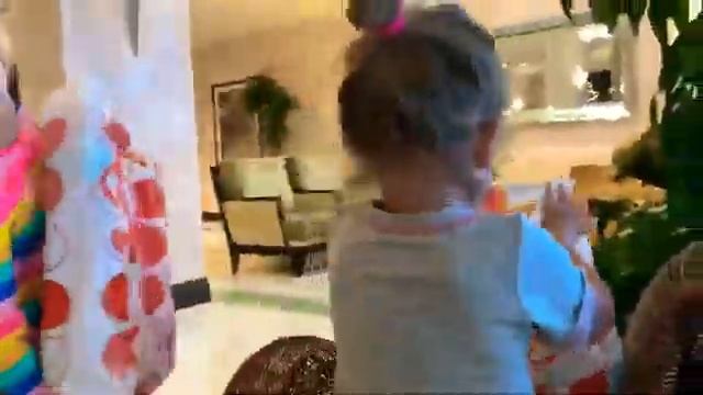 Дома в Майами перед рождеством ищем подарки смотреть онлайн