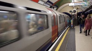 London Underground Trains Arriving and Departing Platforms in 4K