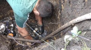 Устраняем прорыв водопроводной трубы в палисаднике