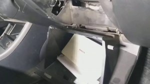 Замена салонного фильтра Nissan Altima