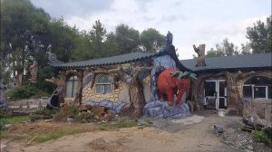 Оформление фасада детского кафе.скульптуры в парке. покраска работа Коли Меленчук.