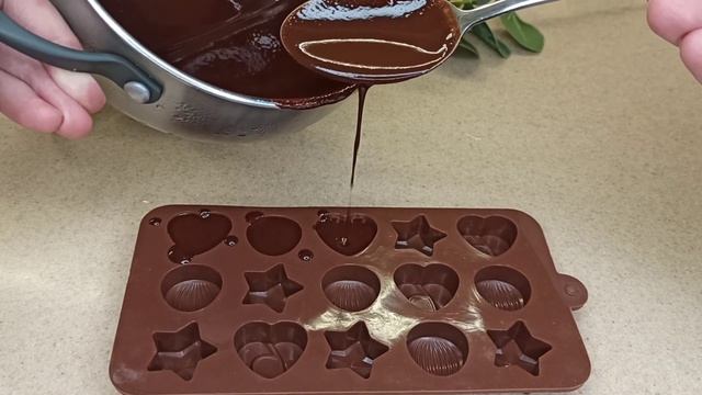 3 варианта домашнего шоколада: с медом, карамелью и сгущенкой. Шоколад ручной работы смотреть онлайн