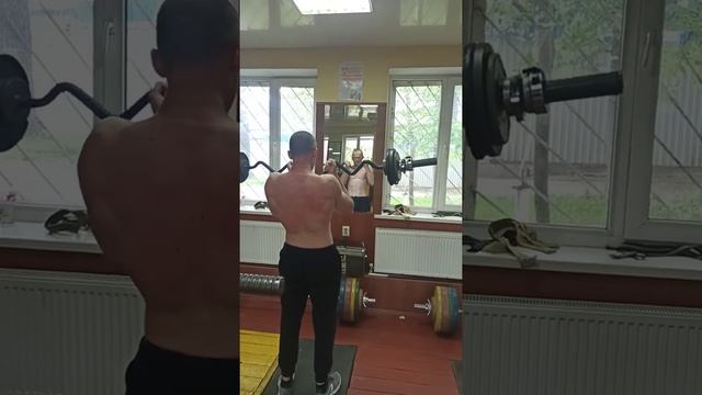 Подъемы штанги на бицепс 45 кг на 10 раз, хорошая прокачка смотреть онлайн