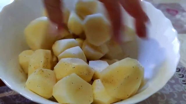 молодая картошка запечённая в духовке с куриными ножками в рукаве ! смотреть онлайн