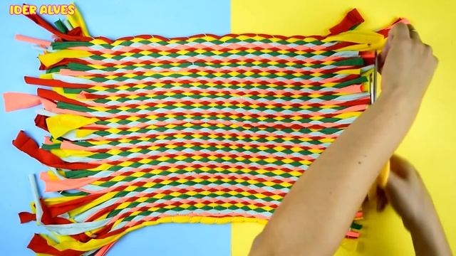 TAPETE DE RETALHOS FEITO NO TEADO DE PAPELÃO | APRENDA COMO FAZER UM TAPETE EM CASA | IDER ALVES смотреть онлайн