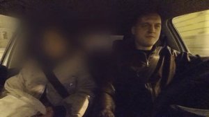 Девушку вырвало в такси в сквозной пакет