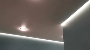 ? Натяжной потолок с контурной подсветкой.