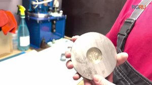 Как изготавливают медали для лучших российских выпускников