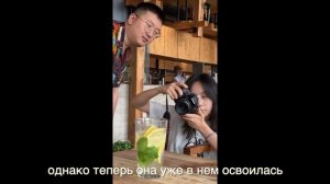 Глухонемая девушка-фотограф