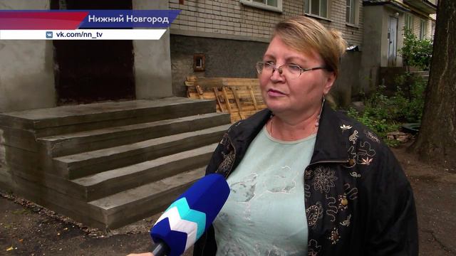 Подъезды дома № 18 на улице Крылова ремонтируют после жалоб жильцов