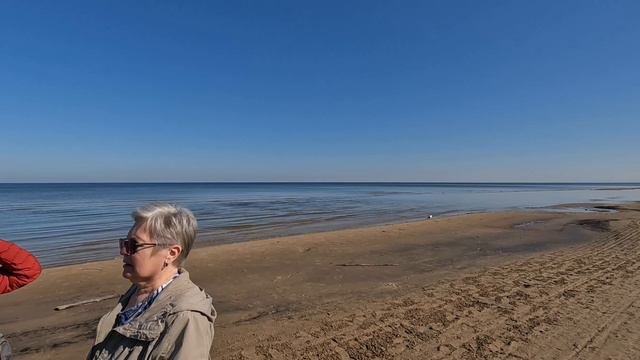 По Юрмальскому пляжу
