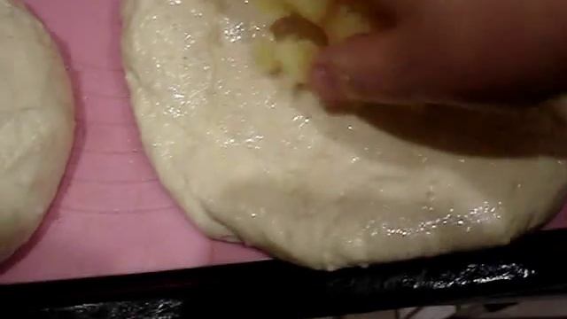 Домашние хлопоты. Горшочки из дрожжевого теста (рыбный пирог)